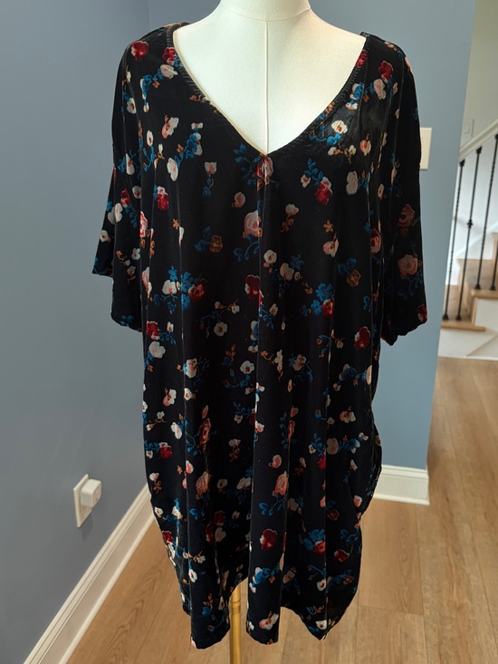 NATURAL LIFE Dresses & Skirts - Natural Life Black Floral Velvet V Neck Tunic Dress Size L Boho